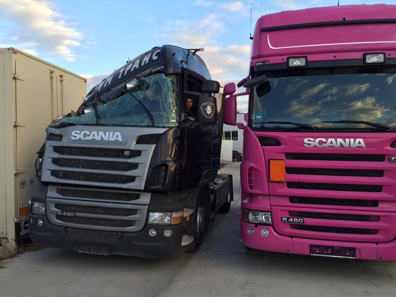 Scania R440 КУПУВА И ПРЕДЛАГА ЧАСТИ ЗА ТЯХ, снимка 1 - Камиони - 37090241