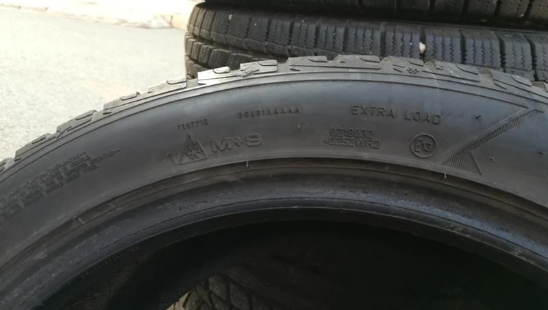 Гуми Зимни 255/45R18, снимка 6 - Гуми и джанти - 26747780