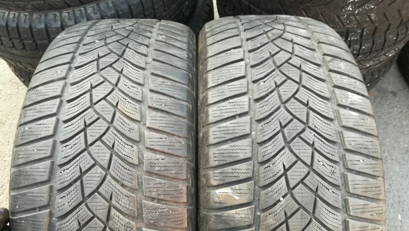 Гуми Зимни 255/45R18, снимка 1 - Гуми и джанти - 26747780