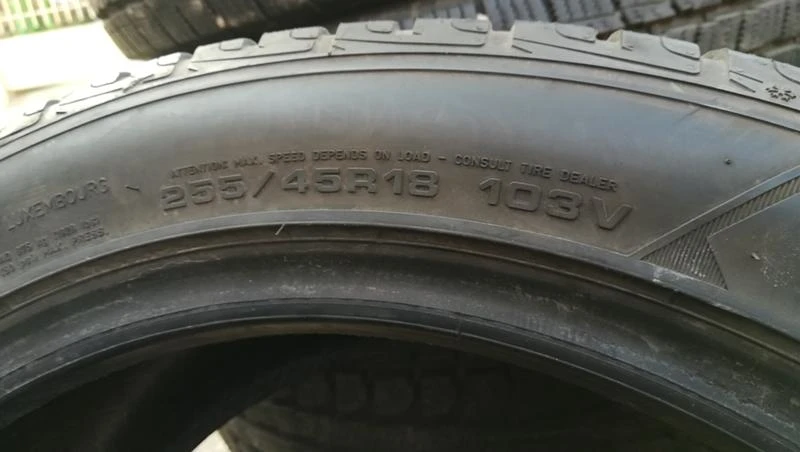 Гуми Зимни 255/45R18, снимка 7 - Гуми и джанти - 26747780