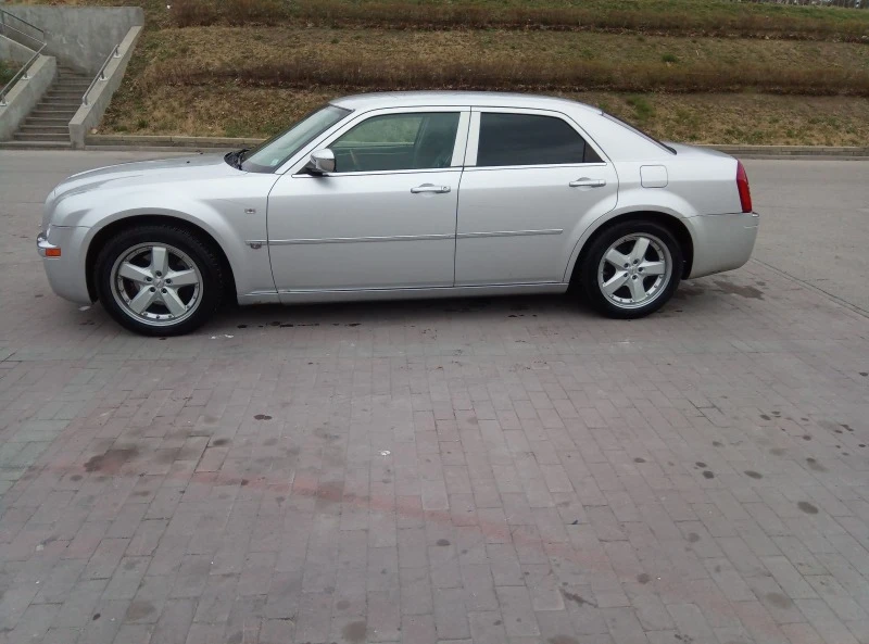 Chrysler 300c 5.7 HEMI, снимка 2 - Автомобили и джипове - 47460985