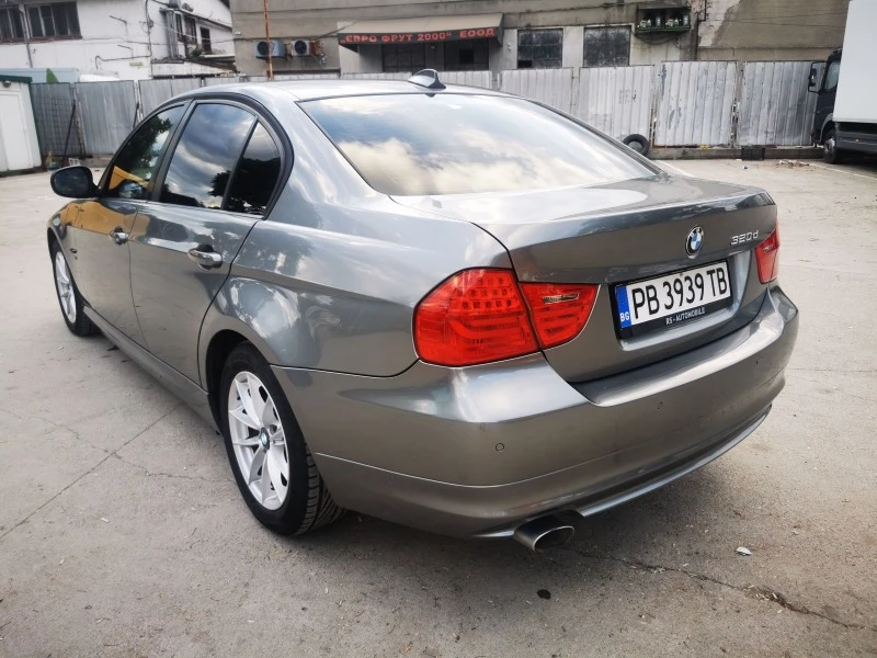 BMW 320 Facelift  xdrive, снимка 8 - Автомобили и джипове - 47540747