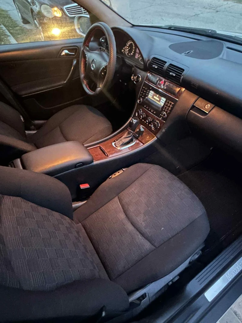 Mercedes-Benz C 220, снимка 9 - Автомобили и джипове - 52179799