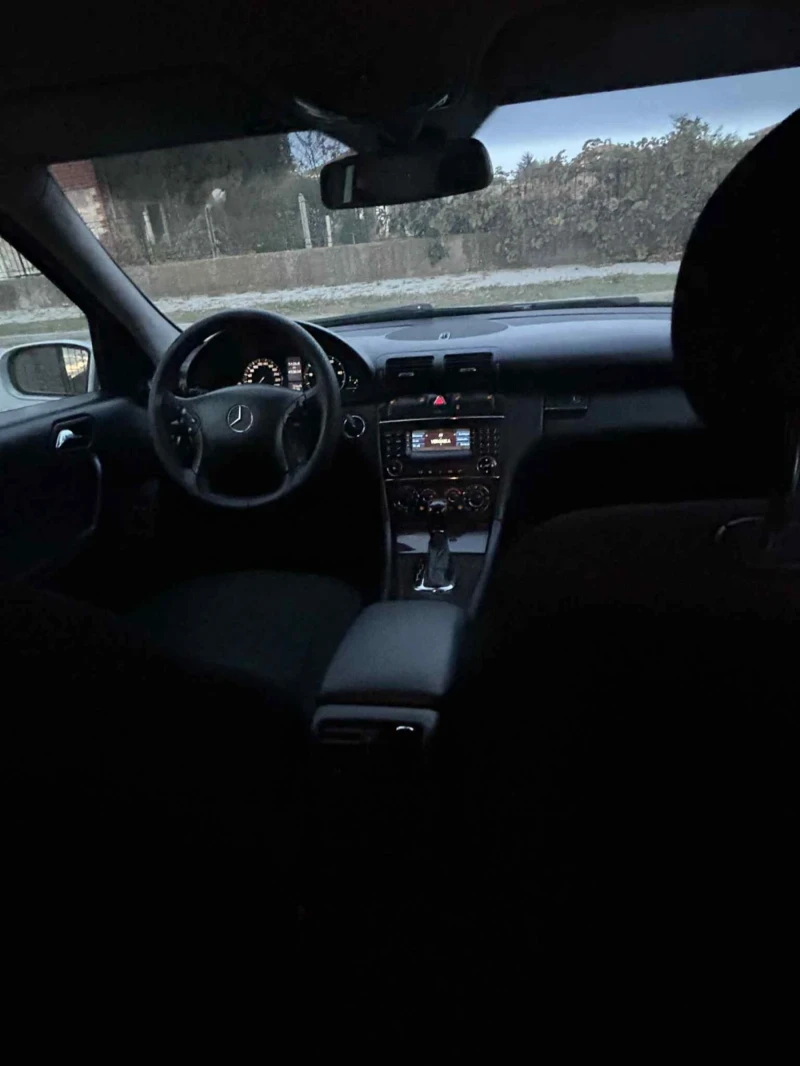 Mercedes-Benz C 220, снимка 8 - Автомобили и джипове - 52179799