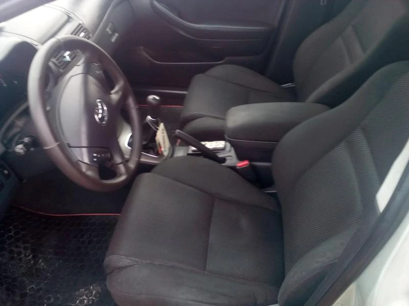 Toyota Avensis, снимка 5 - Автомобили и джипове - 53003460