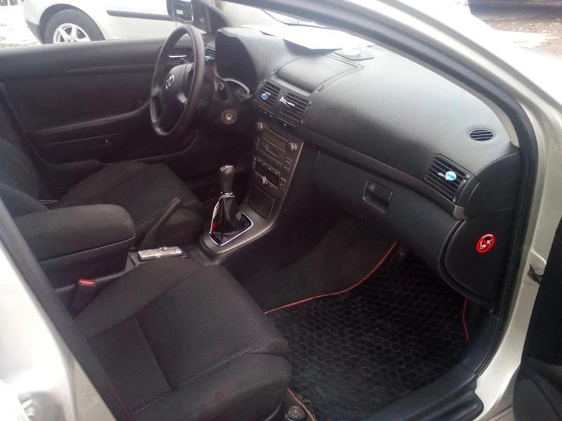 Toyota Avensis, снимка 8 - Автомобили и джипове - 53003460