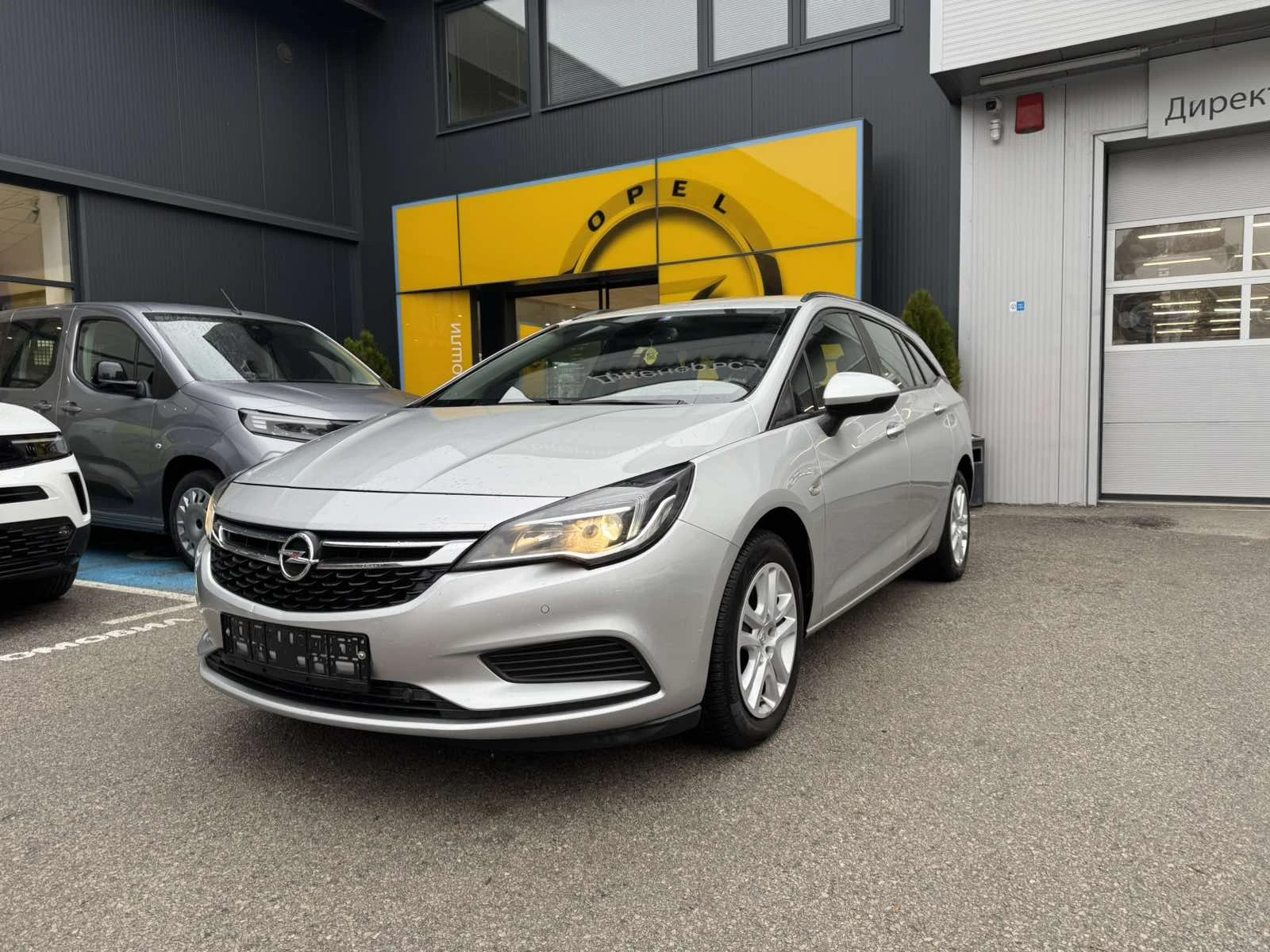Opel Astra 1.6 CDTI, снимка 1