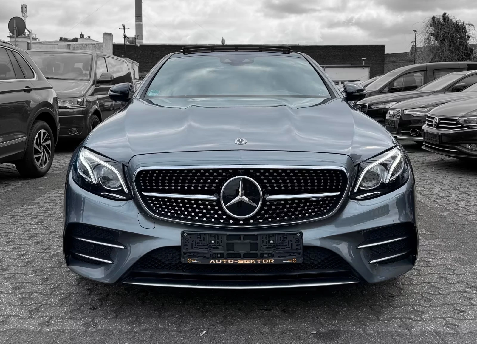 Mercedes-Benz E 53 AMG  * AMG* 4MATIC+ * PANORAMA*  - изображение 2