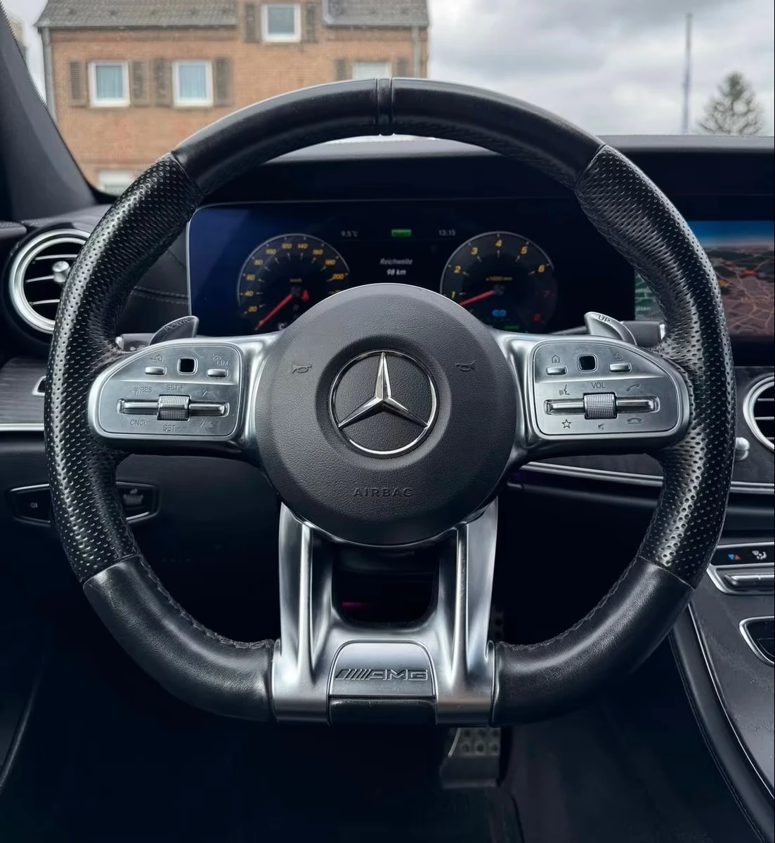 Mercedes-Benz E 53 AMG  * AMG* 4MATIC+ * PANORAMA*  - изображение 10