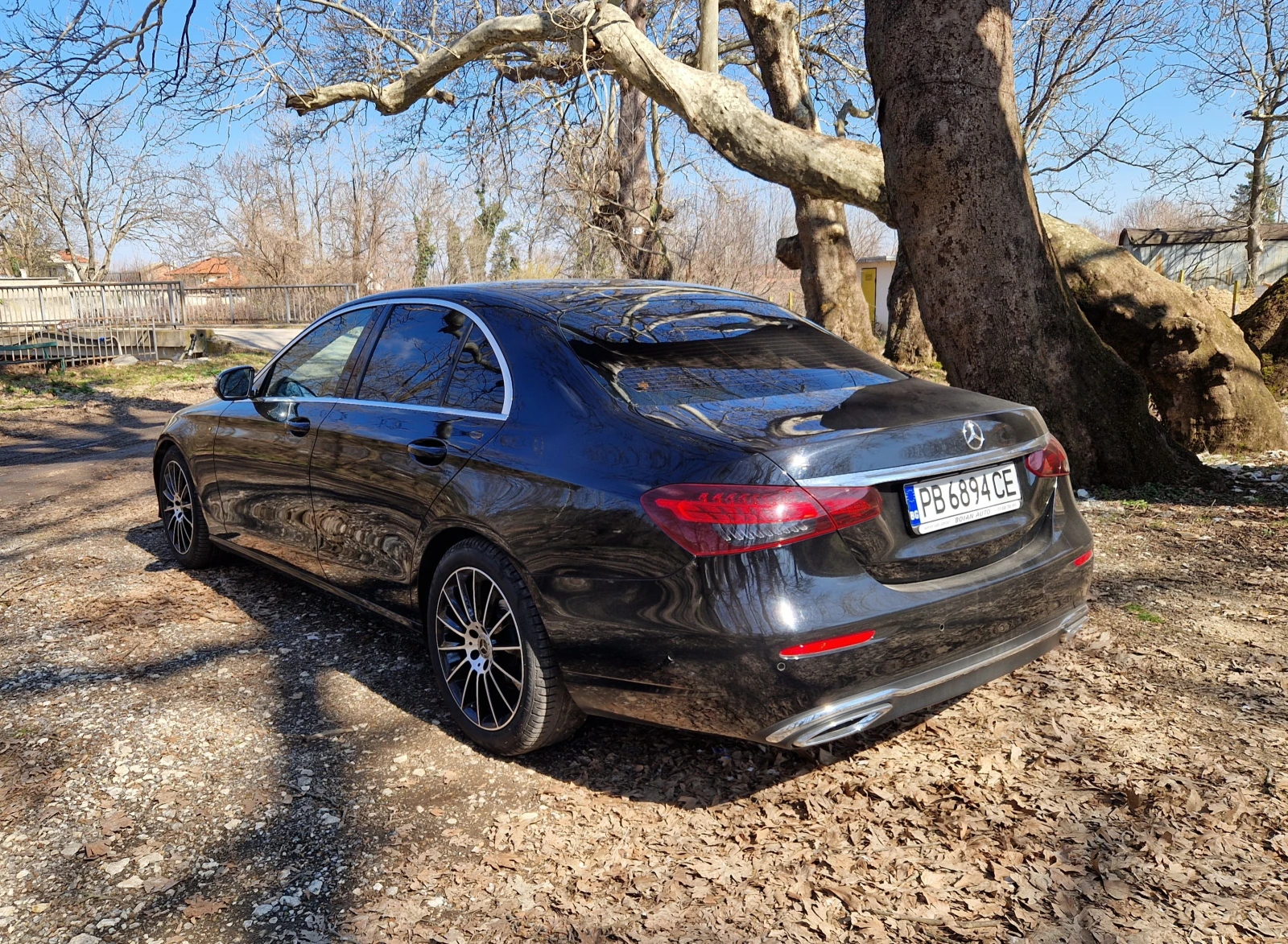 Mercedes-Benz E 220  360камера, дистр.9G, carplay, снимка 3 - Автомобили и джипове - 51645394