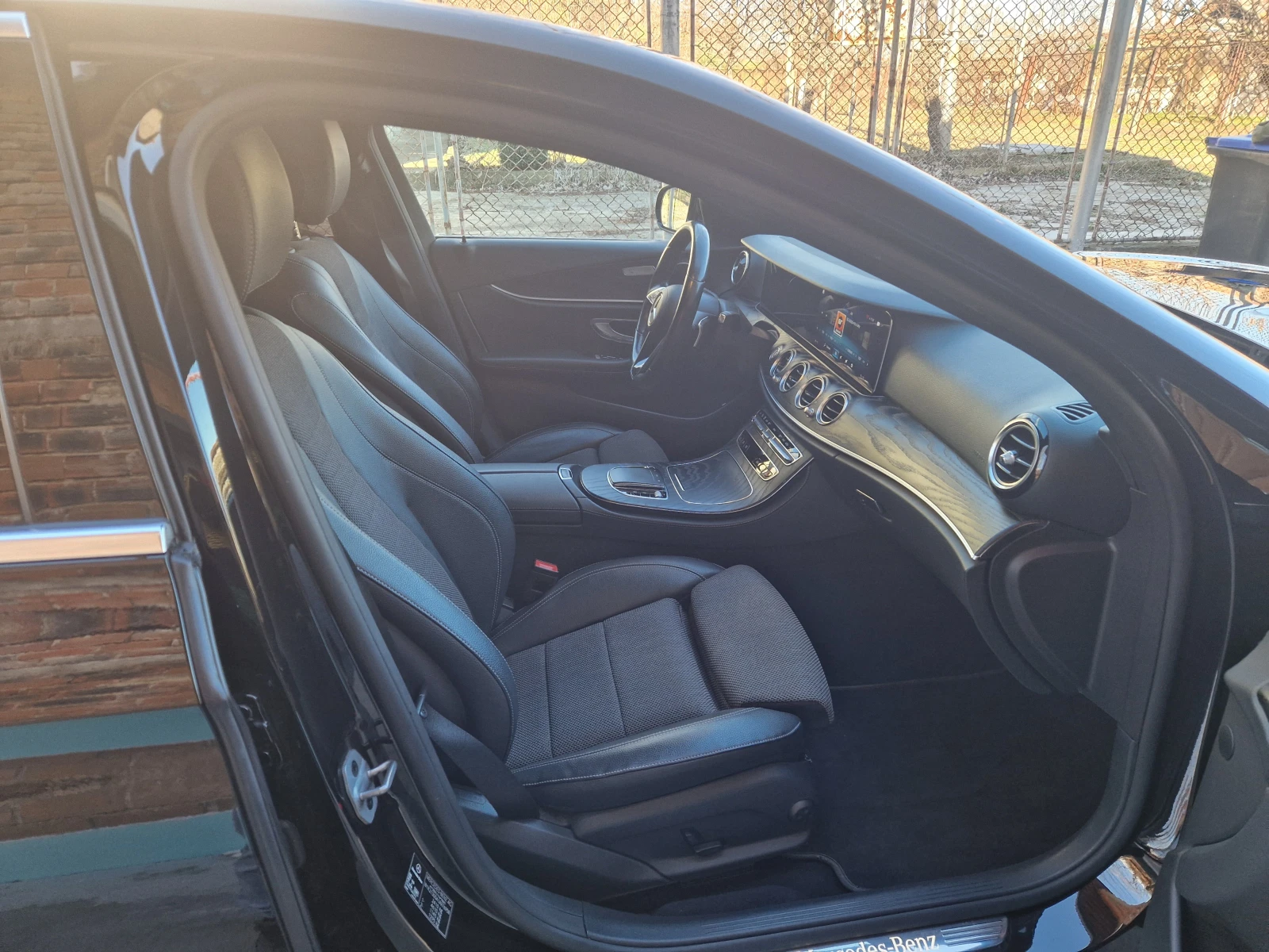 Mercedes-Benz E 220  360камера, дистр.9G, carplay, снимка 7 - Автомобили и джипове - 51645394