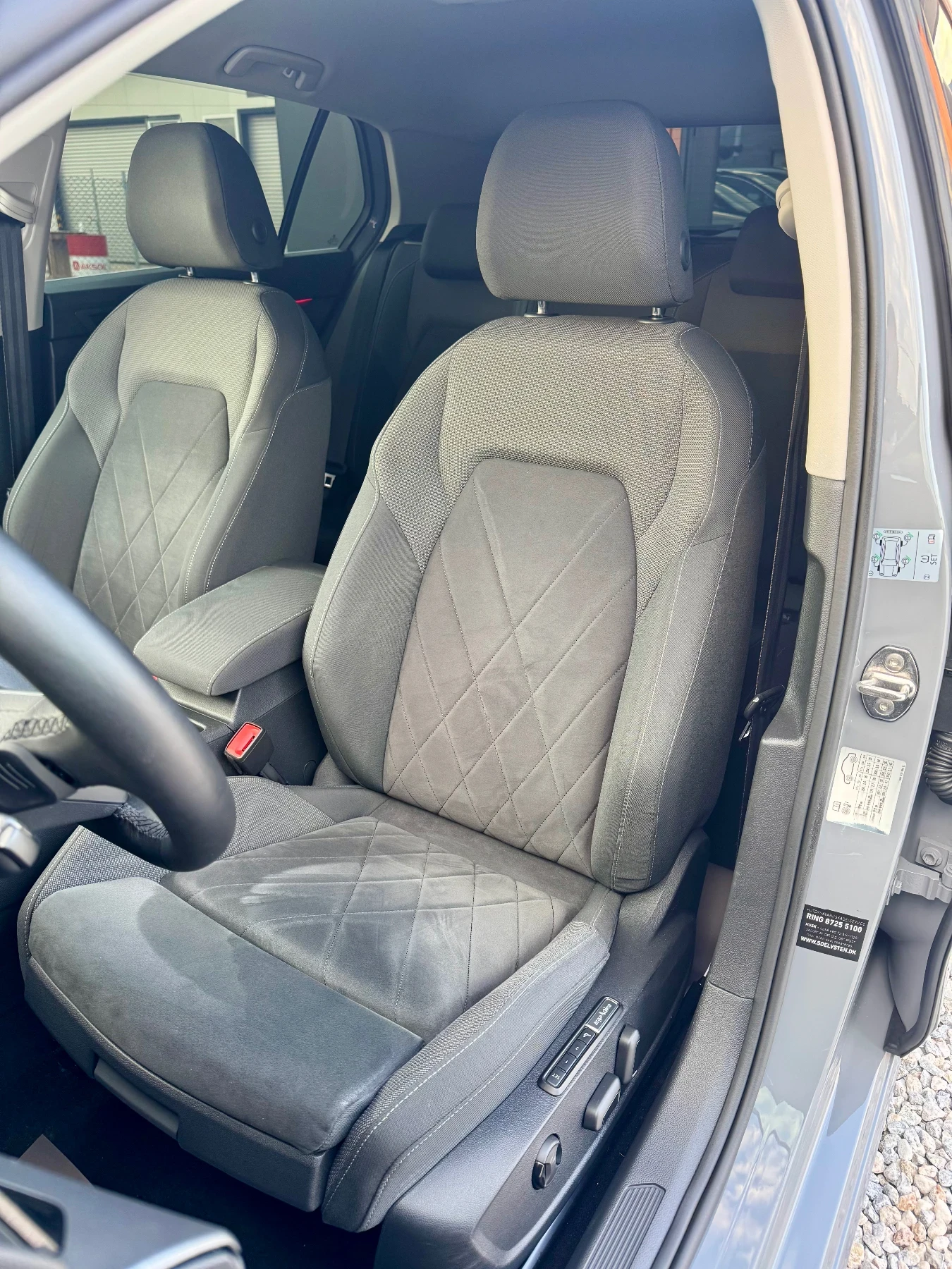 VW Golf ::eHybrid::DSG::1 собственик::IQ LED, снимка 11 - Автомобили и джипове - 53342730