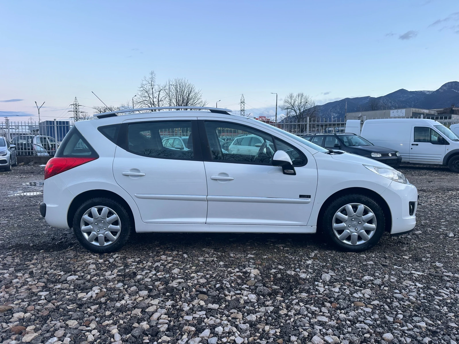 Peugeot 207 1.6HDI 92kc PANORAMA  - изображение 6