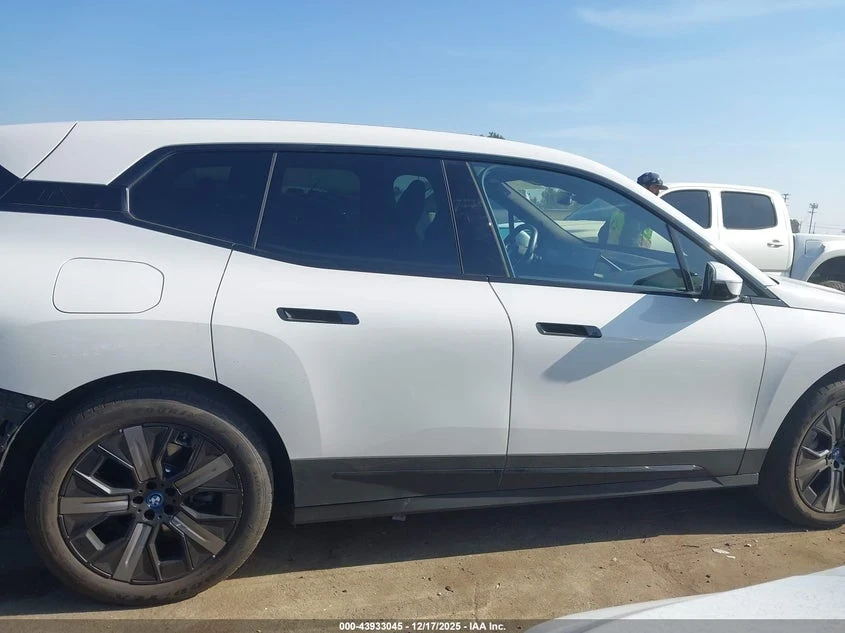 BMW iX Xdrive50, снимка 13 - Автомобили и джипове - 53720653
