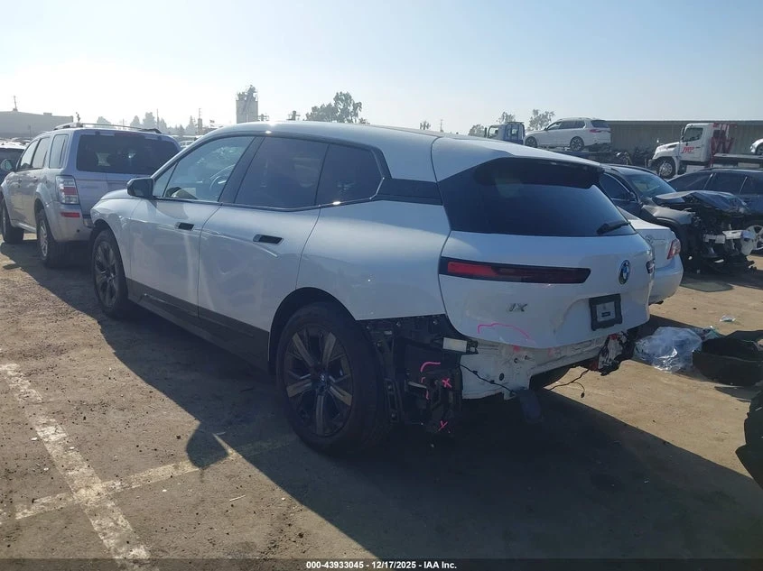 BMW iX Xdrive50, снимка 3 - Автомобили и джипове - 53720653