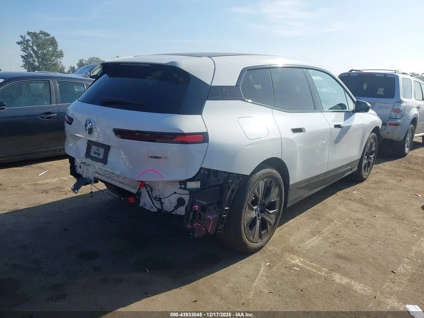BMW iX Xdrive50, снимка 4 - Автомобили и джипове - 53720653