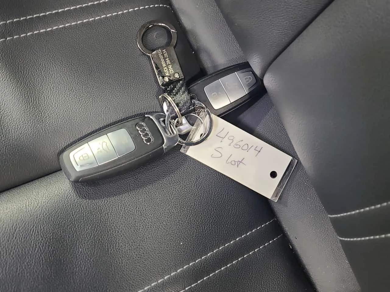 Audi Q4 E-TRON PREMIUM PLUS * HUD* 360* * CARFAX * , снимка 17 - Автомобили и джипове - 53817341