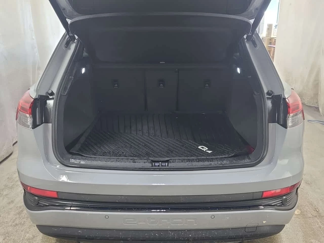 Audi Q4 E-TRON PREMIUM PLUS * HUD* 360* * CARFAX * , снимка 15 - Автомобили и джипове - 53817341