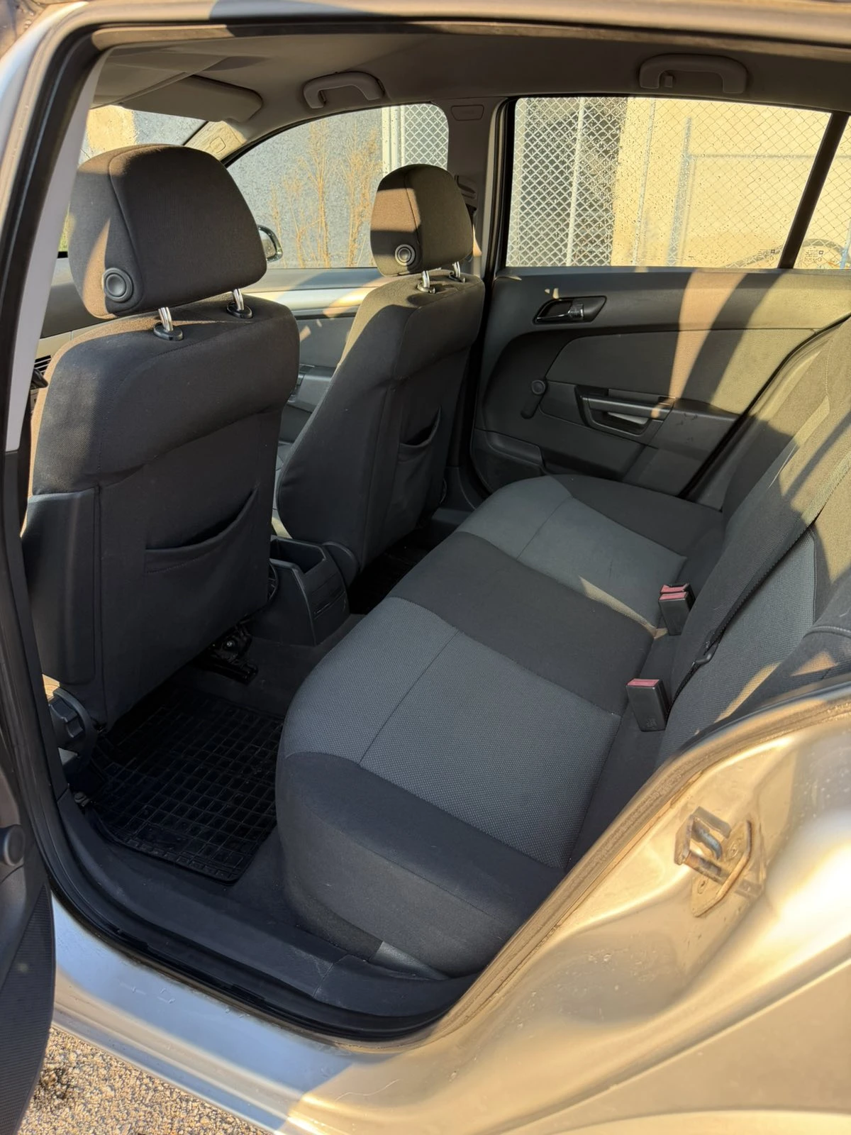 Opel Astra H 1.7 CDTI 2007, снимка 15 - Автомобили и джипове - 53851313