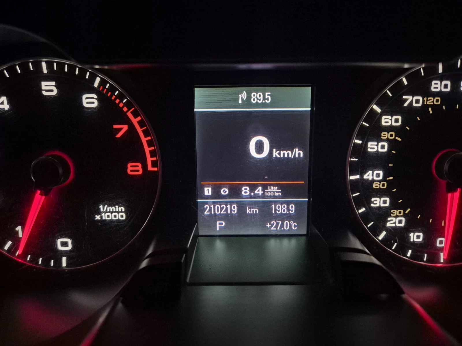 Audi A4 B8.5 2.0TFSI, снимка 15 - Автомобили и джипове - 53894565