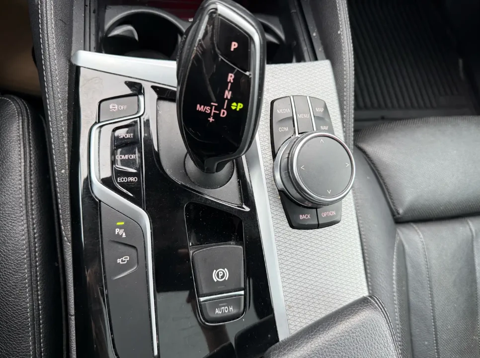 BMW 530 АВТОКРЕДИТ, снимка 12 - Автомобили и джипове - 54426888