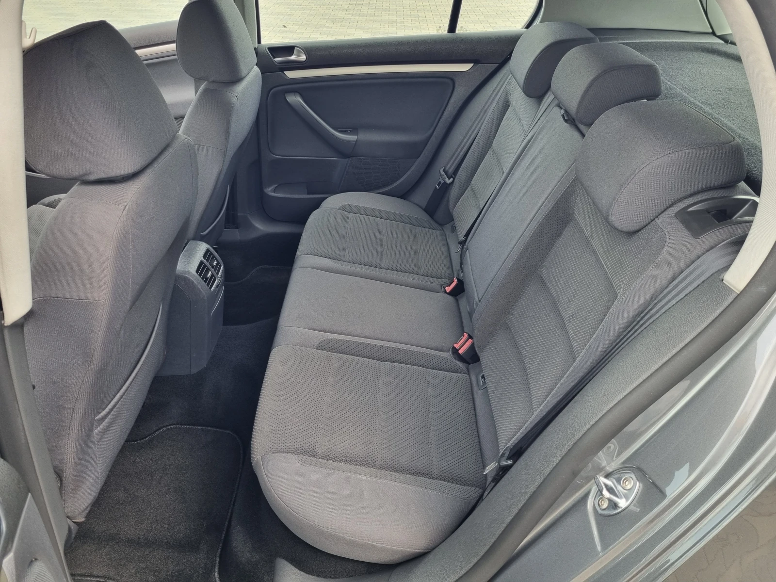 VW Golf 1.6i-102кс ГАЗ 2008г. ОБСЛУЖЕН НАПЪЛНО!, снимка 9 - Автомобили и джипове - 54707531
