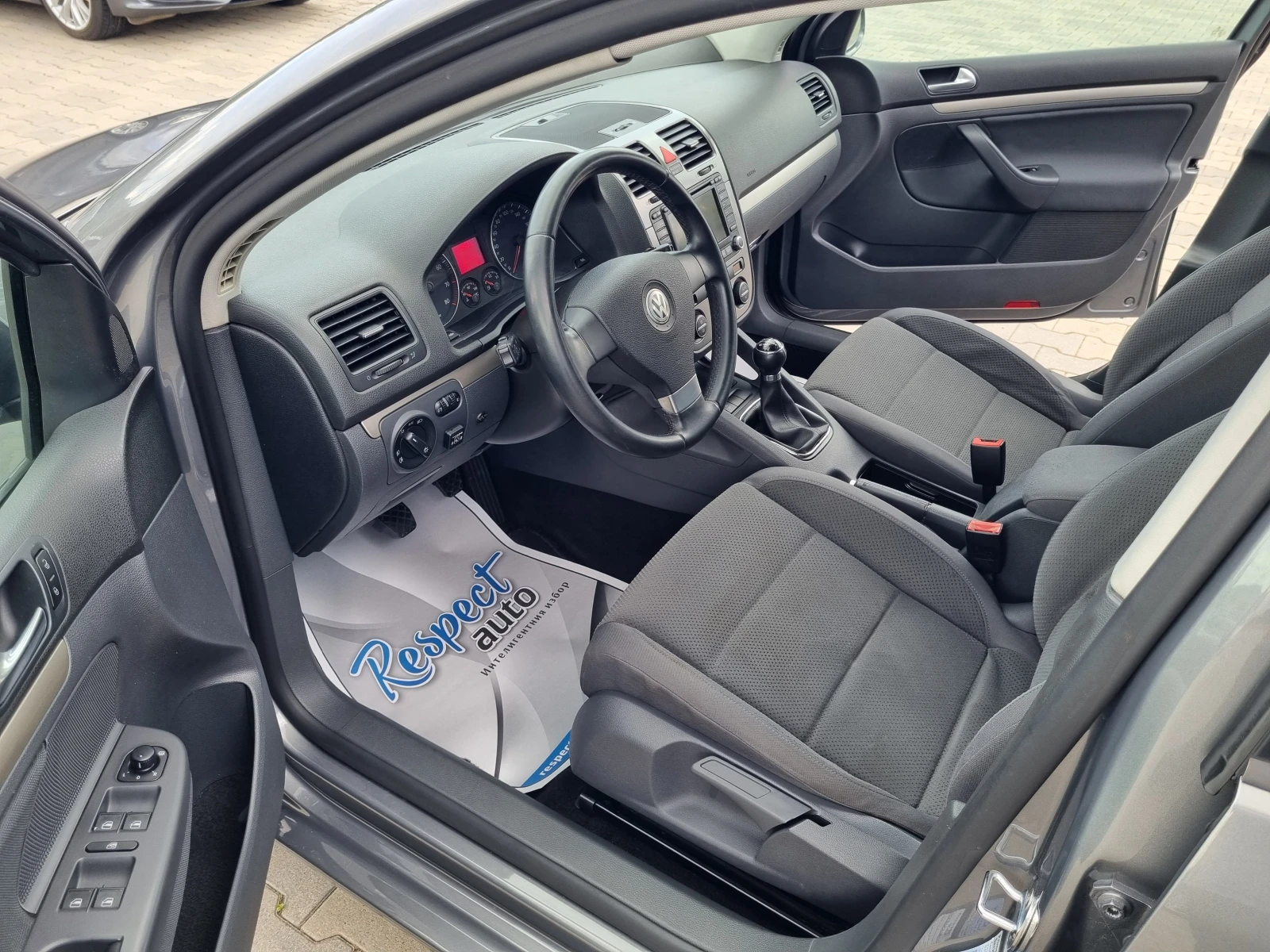 VW Golf 1.6i-102кс ГАЗ 2008г. ОБСЛУЖЕН НАПЪЛНО!, снимка 7 - Автомобили и джипове - 54707531