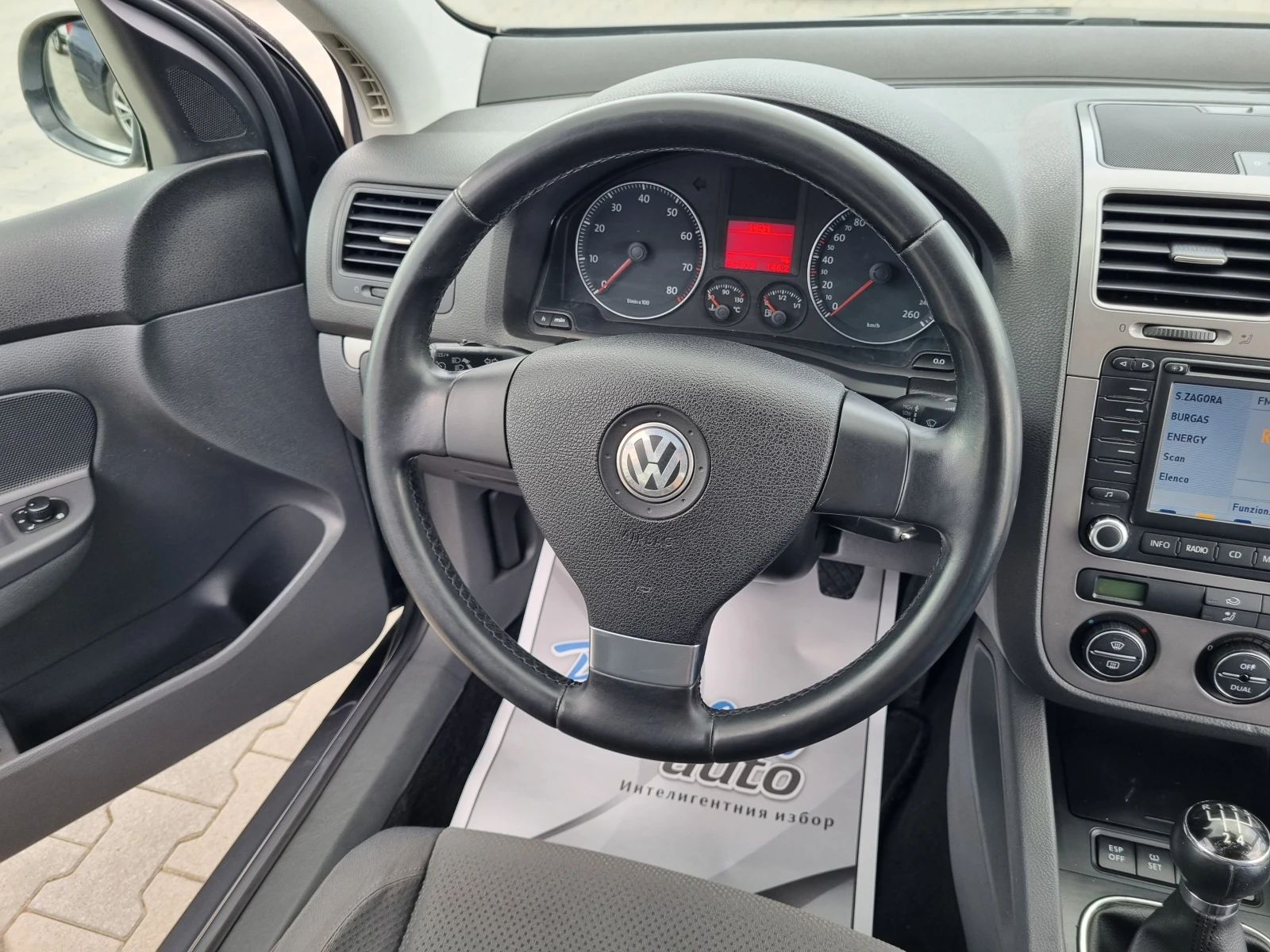 VW Golf 1.6i-102кс ГАЗ 2008г. ОБСЛУЖЕН НАПЪЛНО!, снимка 14 - Автомобили и джипове - 54707531