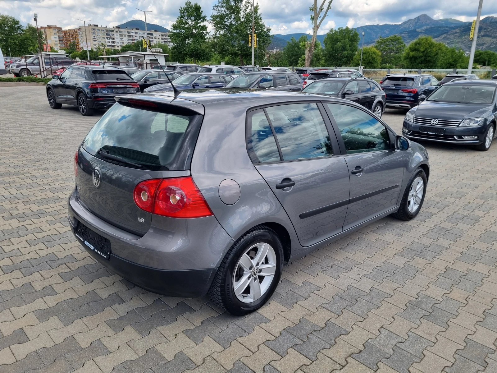 VW Golf 1.6i-102кс ГАЗ 2008г. ОБСЛУЖЕН НАПЪЛНО!, снимка 4 - Автомобили и джипове - 54707531