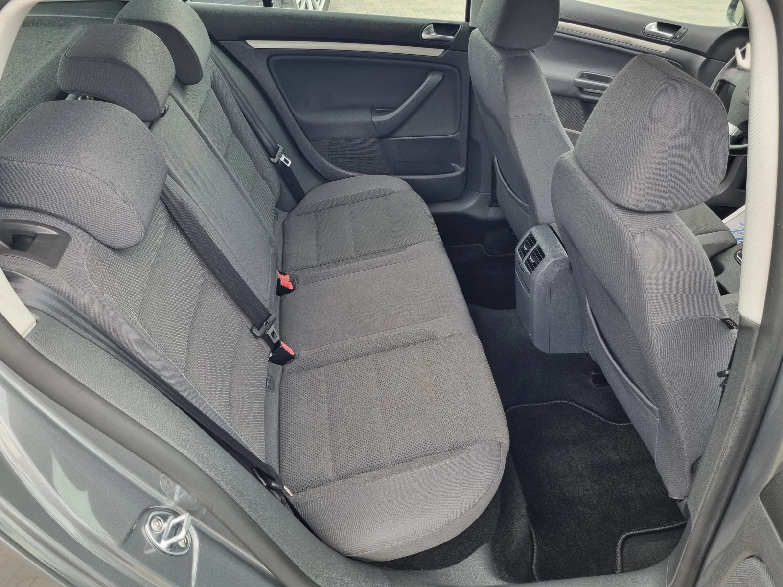 VW Golf 1.6i-102кс ГАЗ 2008г. ОБСЛУЖЕН НАПЪЛНО!, снимка 13 - Автомобили и джипове - 54707531