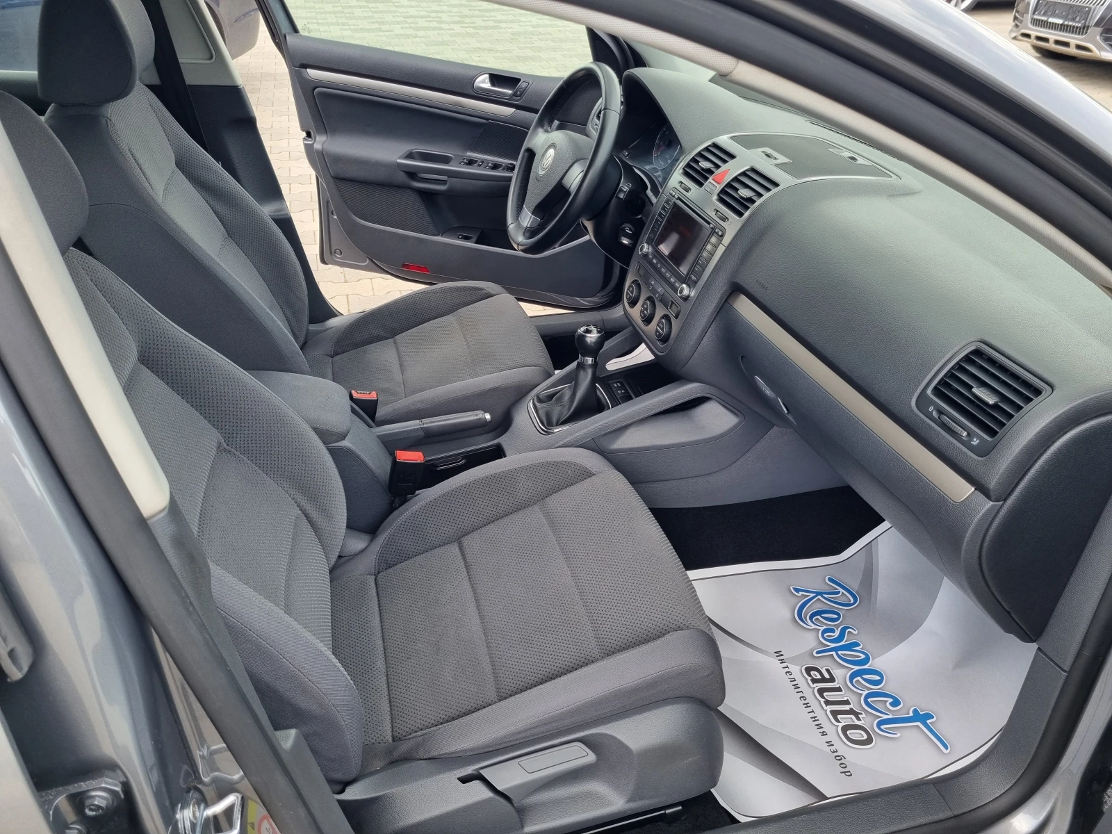 VW Golf 1.6i-102кс ГАЗ 2008г. ОБСЛУЖЕН НАПЪЛНО!, снимка 11 - Автомобили и джипове - 54707531