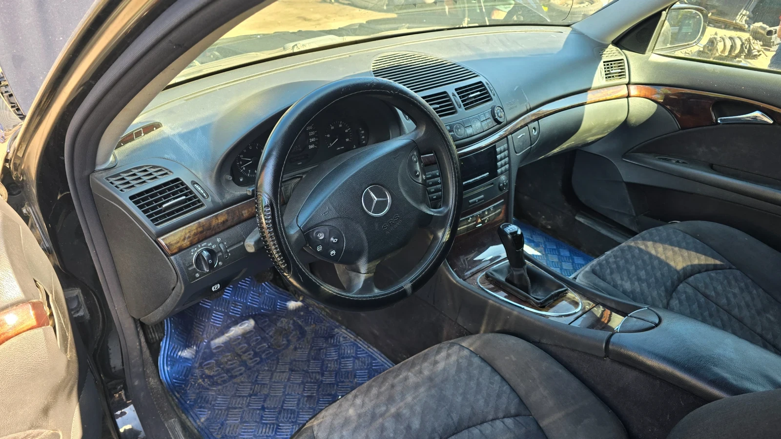 Mercedes-Benz E 220 Продавам Mercedes W211 на части, снимка 2 - Автомобили и джипове - 54933668