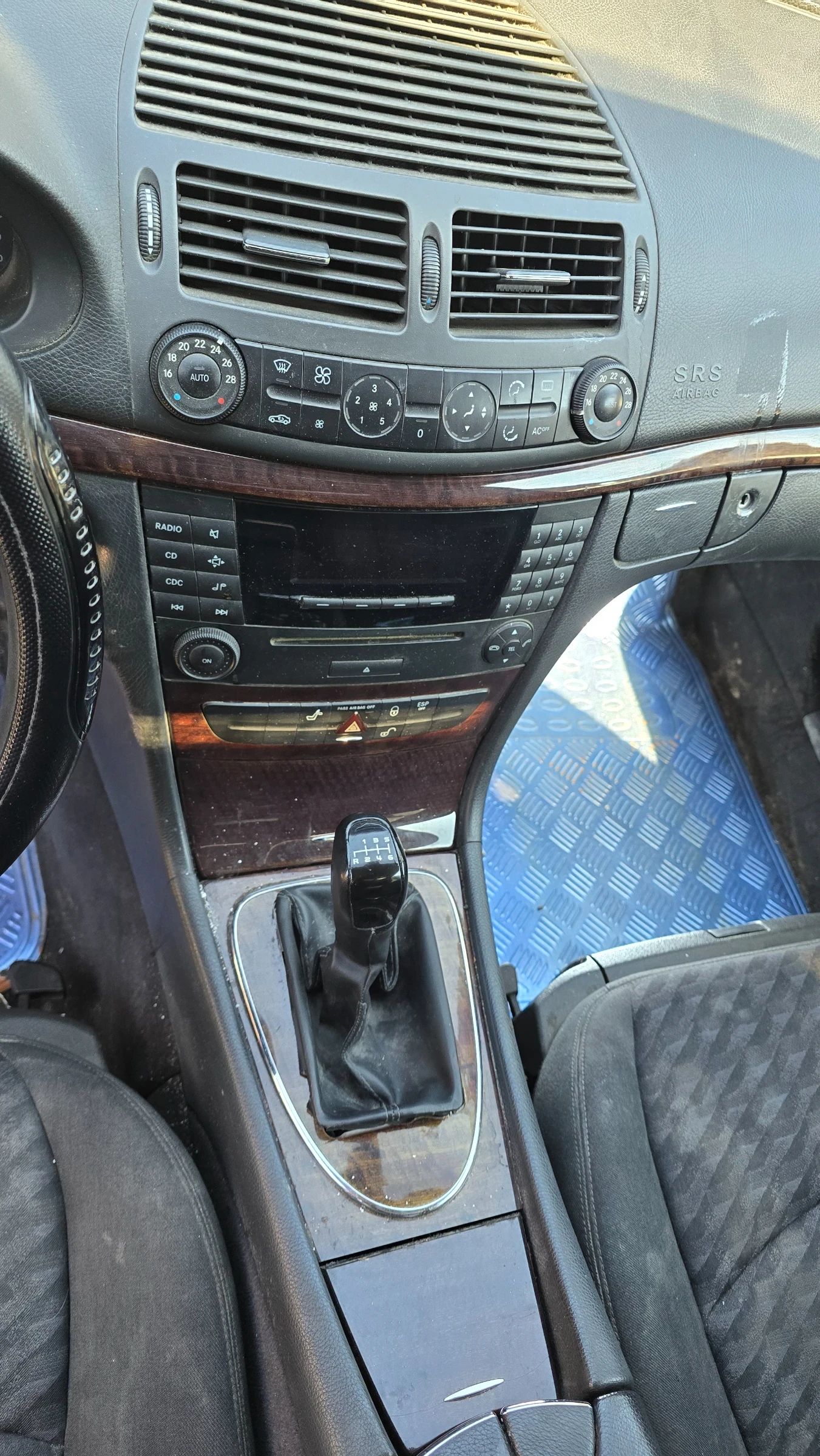 Mercedes-Benz E 220 Продавам Mercedes W211 на части, снимка 8 - Автомобили и джипове - 54933668