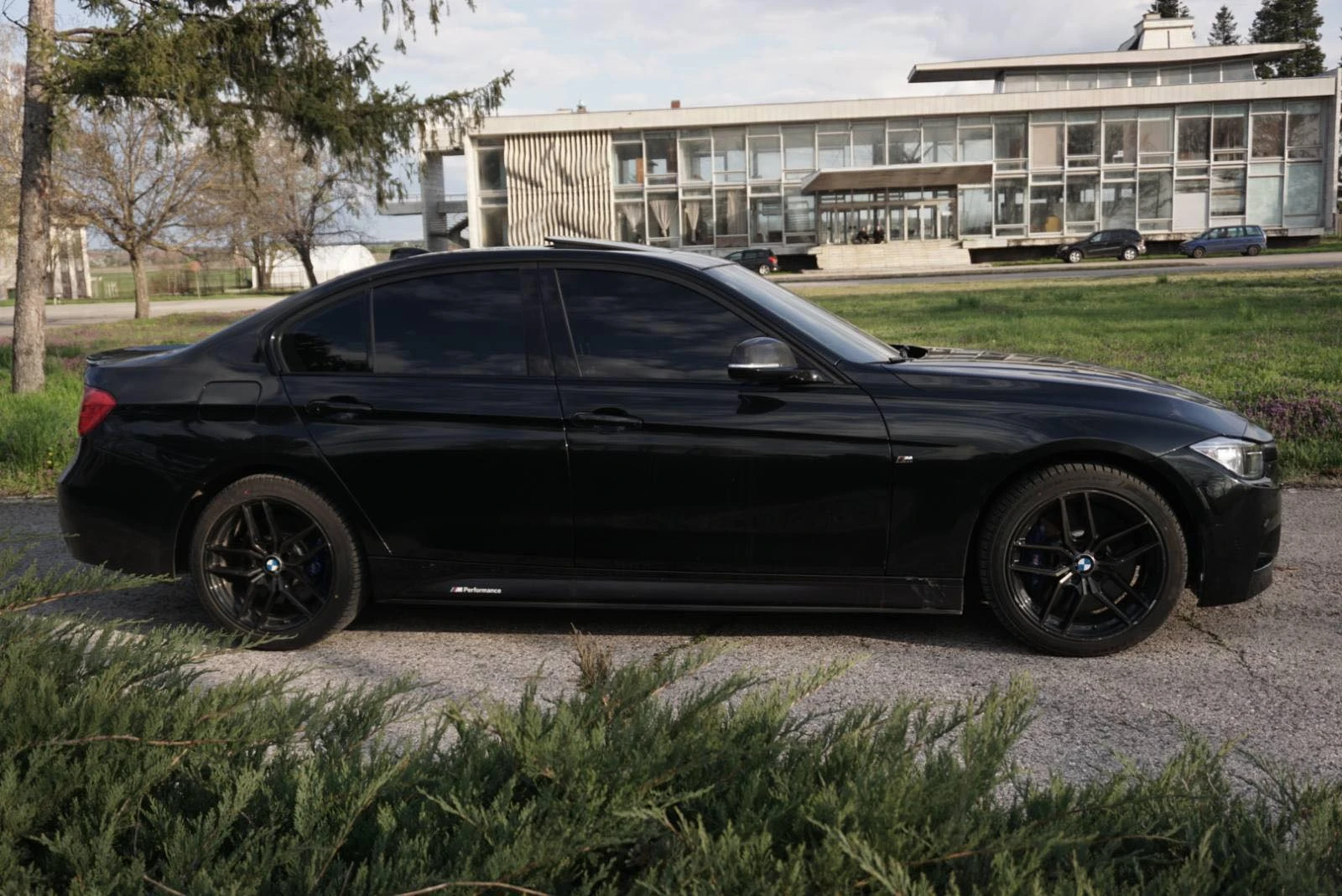 BMW 335 iXdrive, снимка 2 - Автомобили и джипове - 55432727