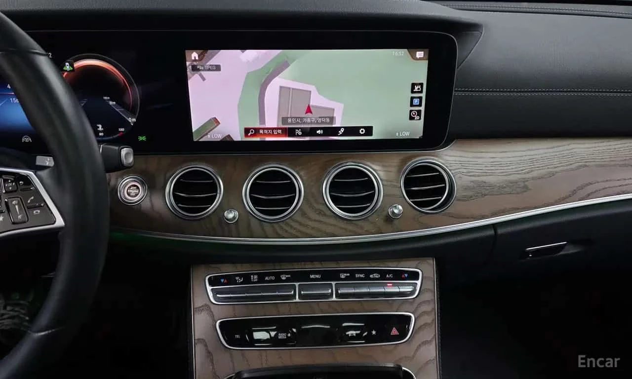 Mercedes-Benz E 220 d 4MATIC Exclusive /ОБДУХВАНЕ/360/ДИСТРОНИK, снимка 13 - Автомобили и джипове - 55728741