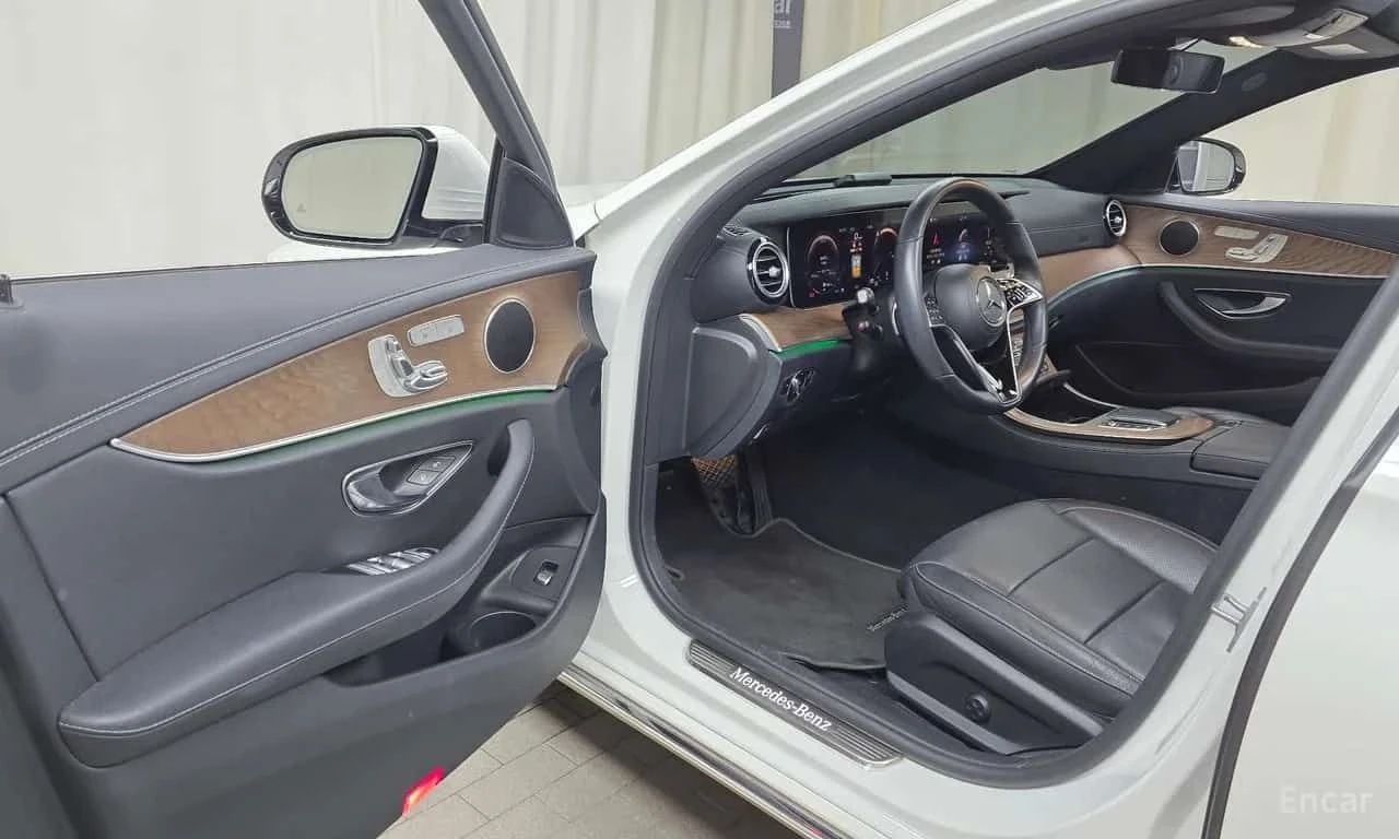 Mercedes-Benz E 220 d 4MATIC Exclusive /ОБДУХВАНЕ/360/ДИСТРОНИK, снимка 10 - Автомобили и джипове - 55728741