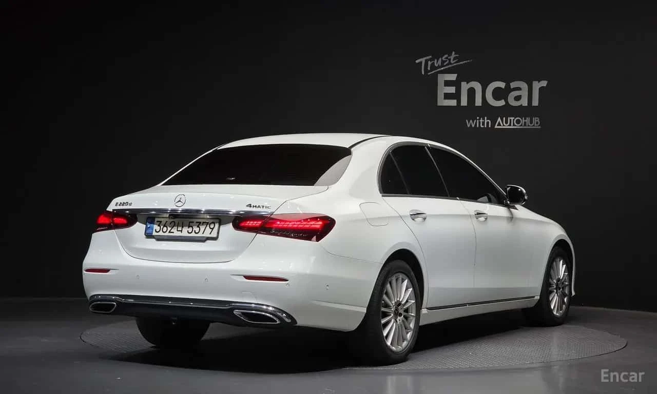 Mercedes-Benz E 220 d 4MATIC Exclusive /ОБДУХВАНЕ/360/ДИСТРОНИK, снимка 2 - Автомобили и джипове - 55728741
