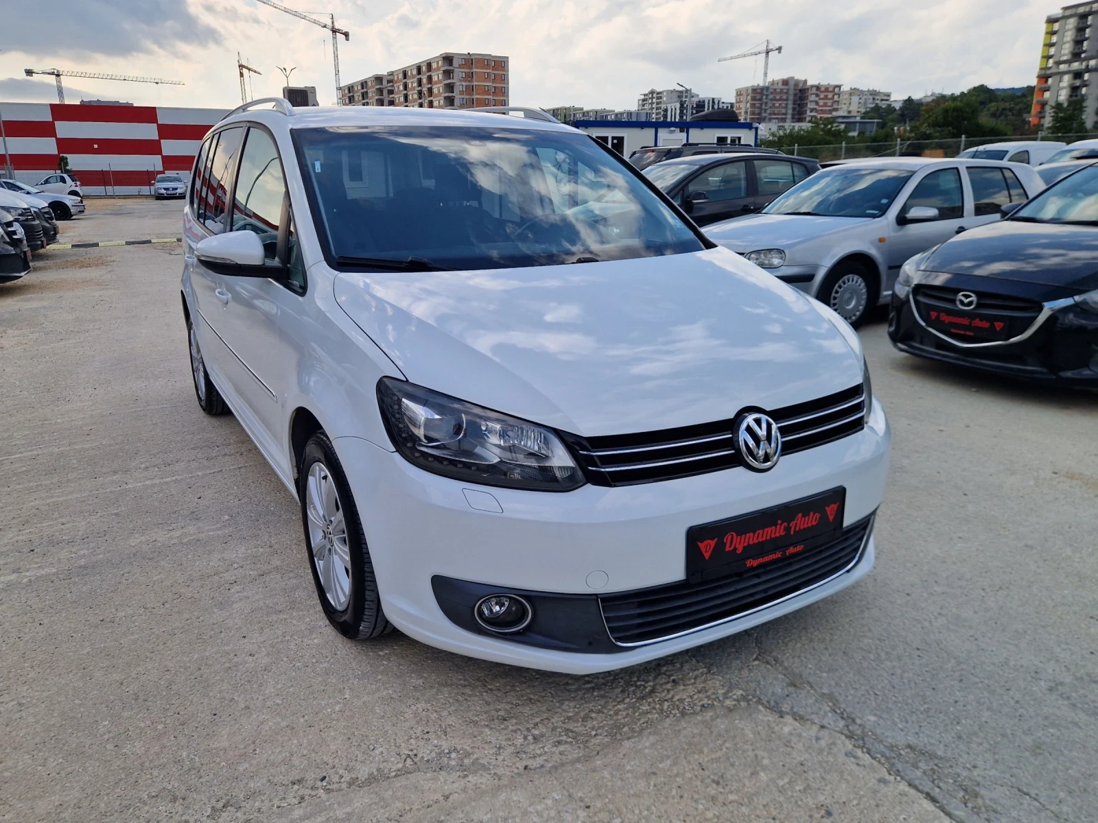 VW Touran Регистриран / Обслужен / Бартер / Лизинг , снимка 3 - Автомобили и джипове - 55843073