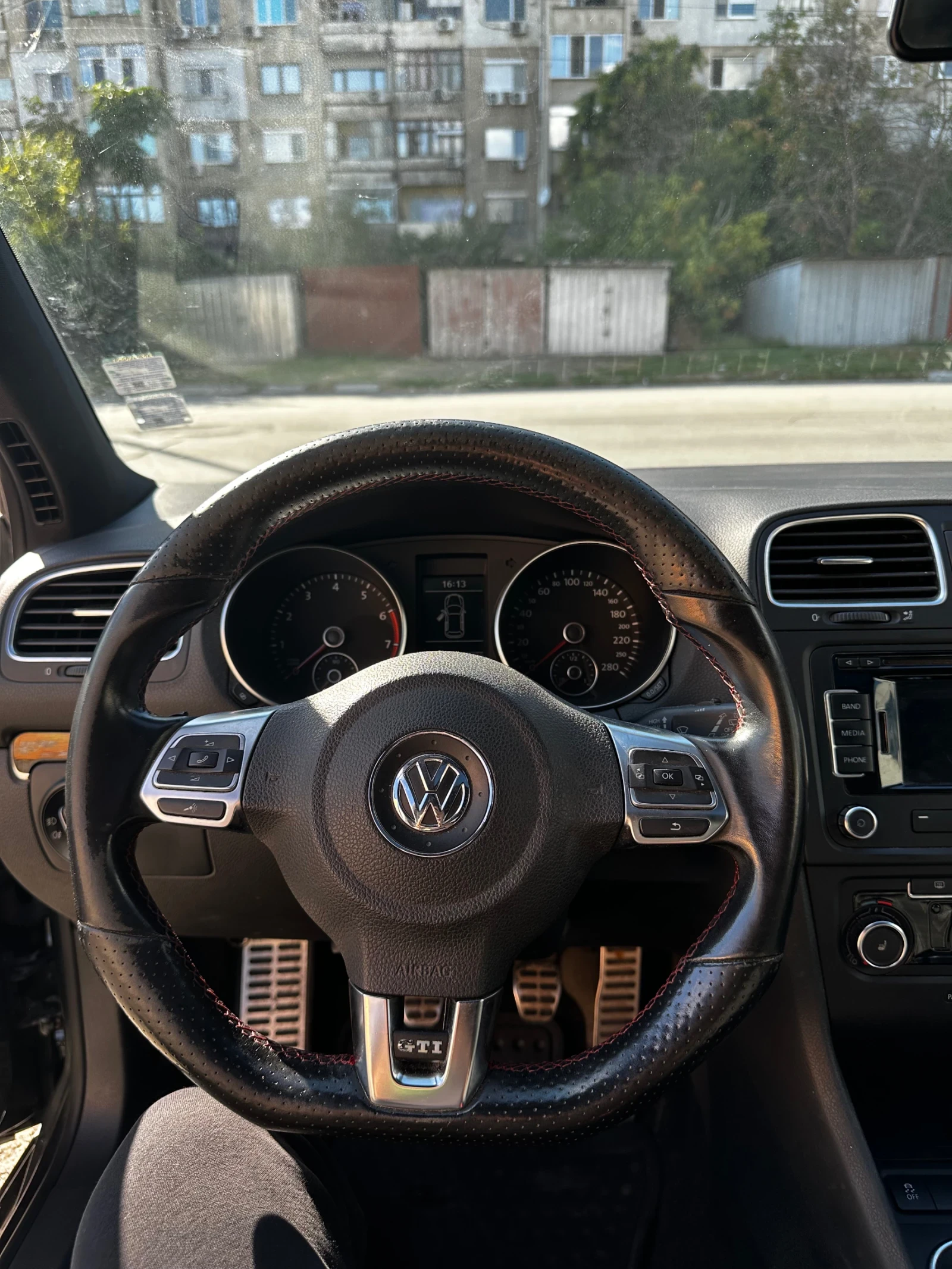 VW Golf GTI, снимка 13 - Автомобили и джипове - 56245378