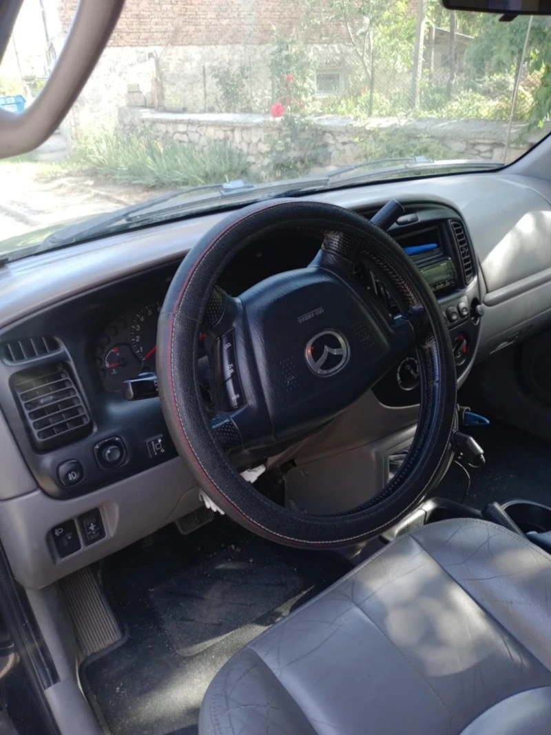 Mazda Tribute, снимка 6 - Автомобили и джипове - 50404640