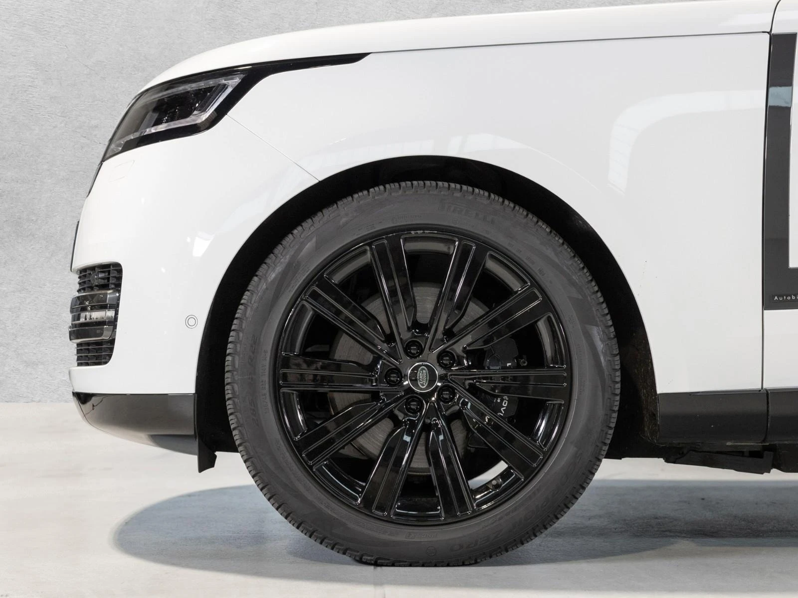 Land Rover Range rover P550e/PLUG-IN/SHADOW/MERIDIAN/PANO/HEAD UP/TV/360/ - изображение 3