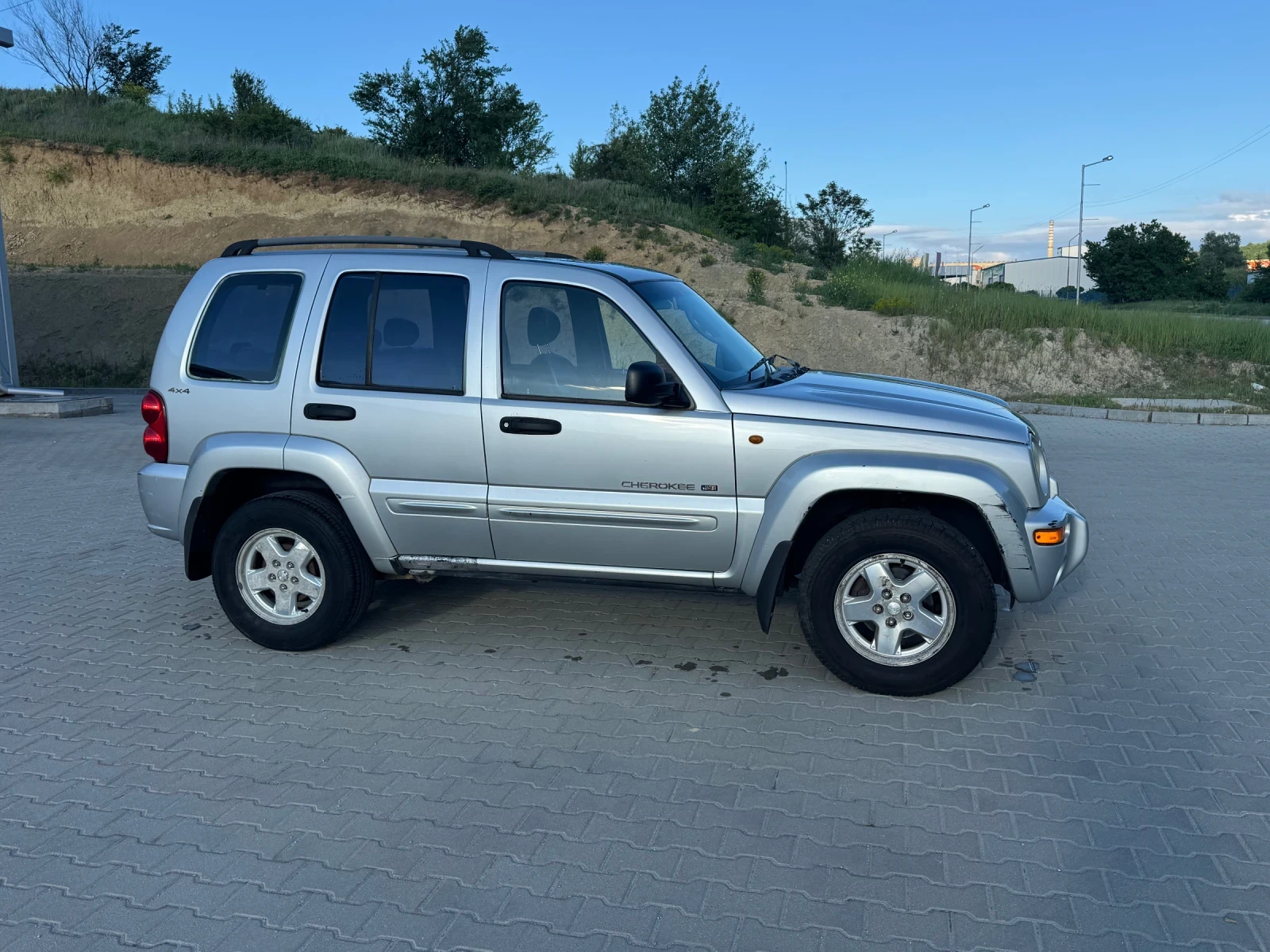 Jeep Cherokee Limited Auto, снимка 4 - Автомобили и джипове - 54641429