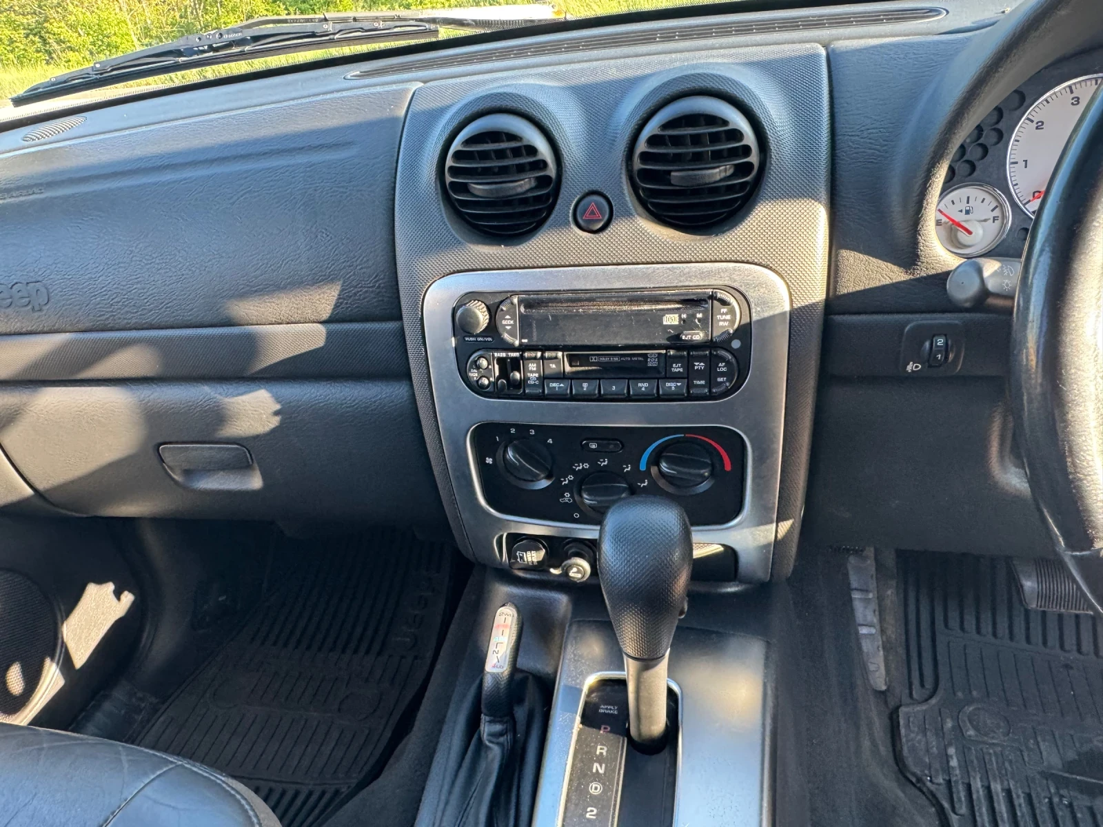 Jeep Cherokee Limited Auto, снимка 15 - Автомобили и джипове - 54641429