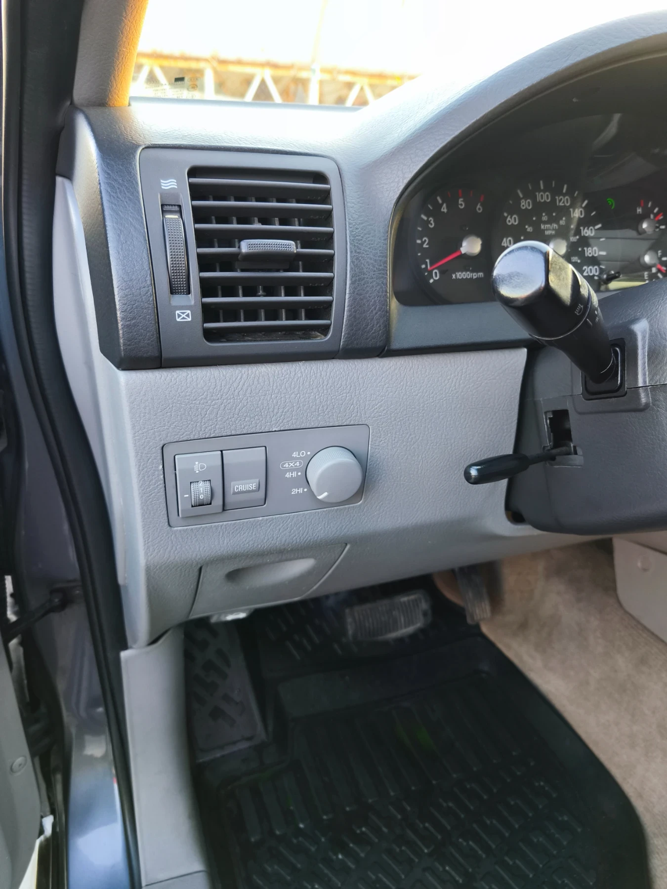 Kia Sorento 2.5crdi, снимка 12 - Автомобили и джипове - 55424798