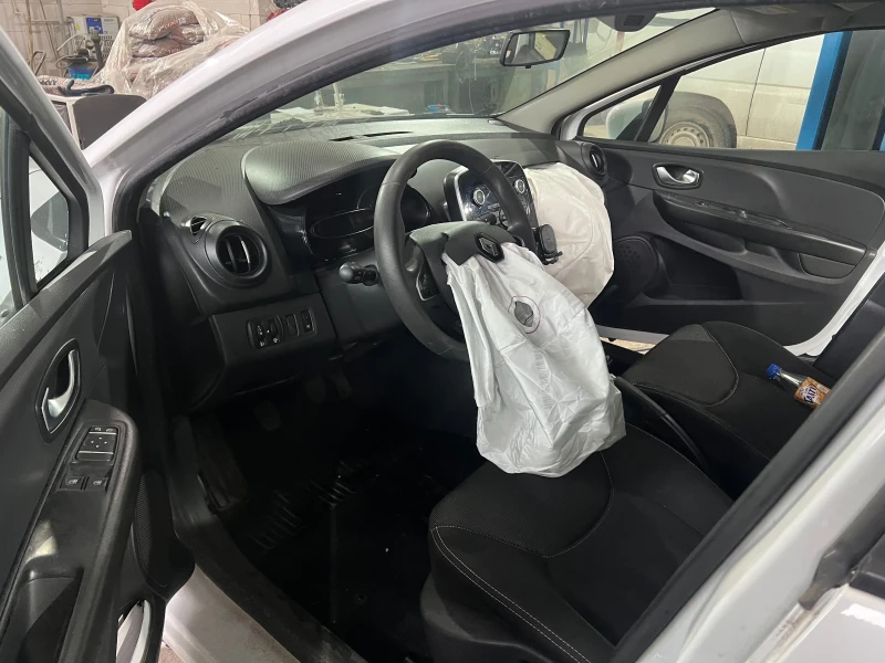 Renault Clio 0.9T, снимка 5 - Автомобили и джипове - 41780357