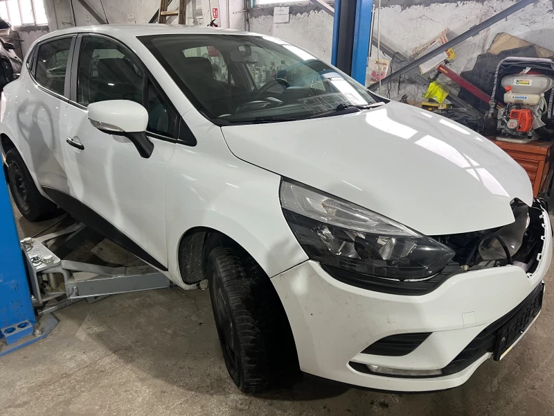 Renault Clio 0.9T, снимка 1 - Автомобили и джипове - 41780357