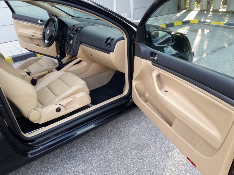 VW Golf 2.0i 16V Leather, снимка 9 - Автомобили и джипове - 46200041
