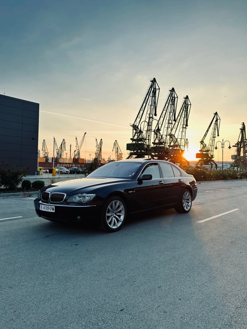 BMW 760 Carbon Black/Gold Brown, снимка 1 - Автомобили и джипове - 47808845