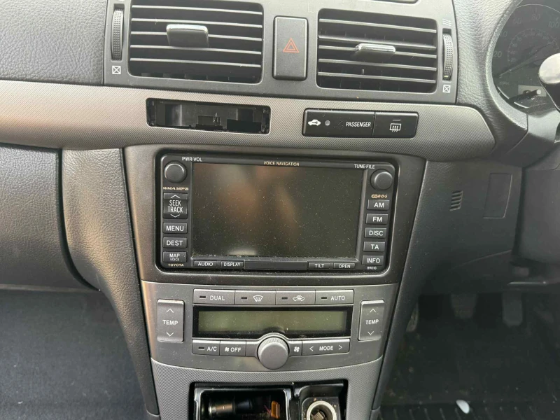 Toyota Avensis, снимка 8 - Автомобили и джипове - 52557310