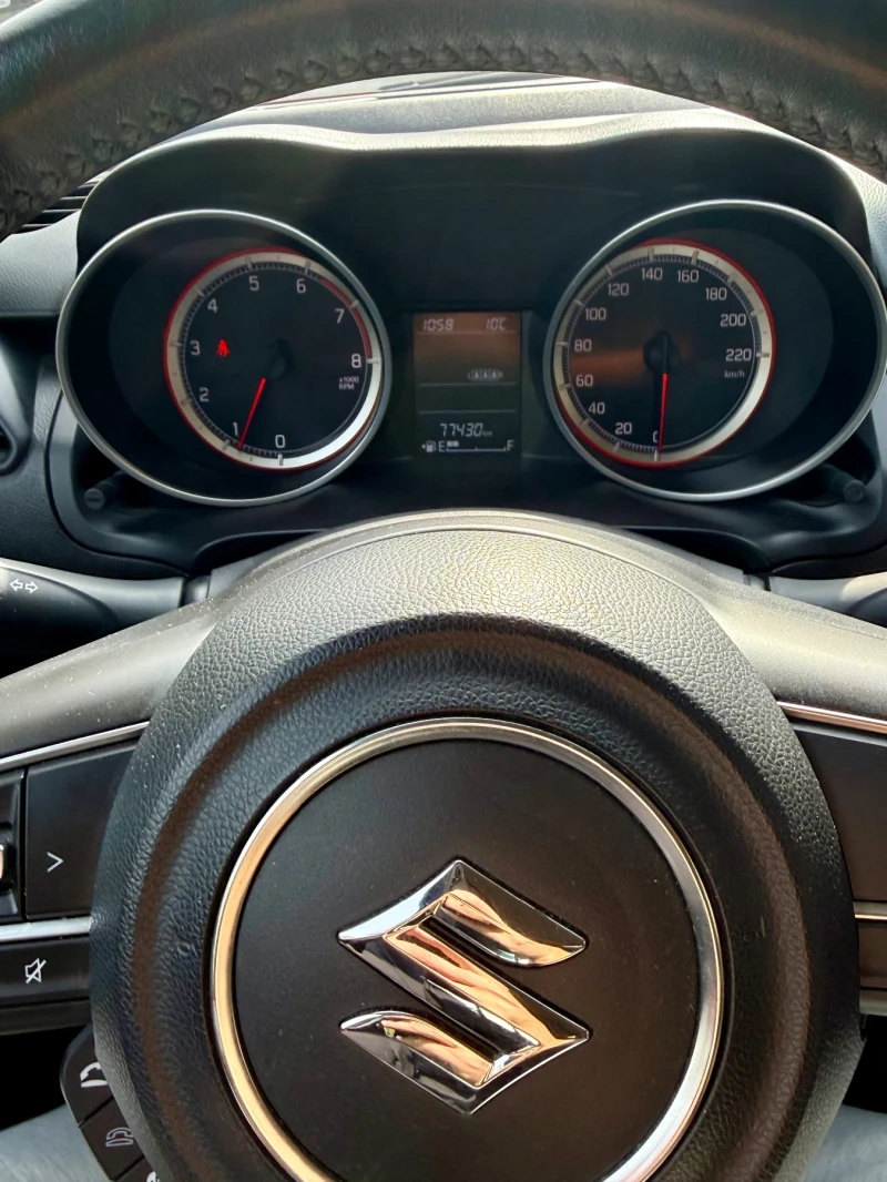 Suzuki Swift 1.2i, снимка 11 - Автомобили и джипове - 52460433